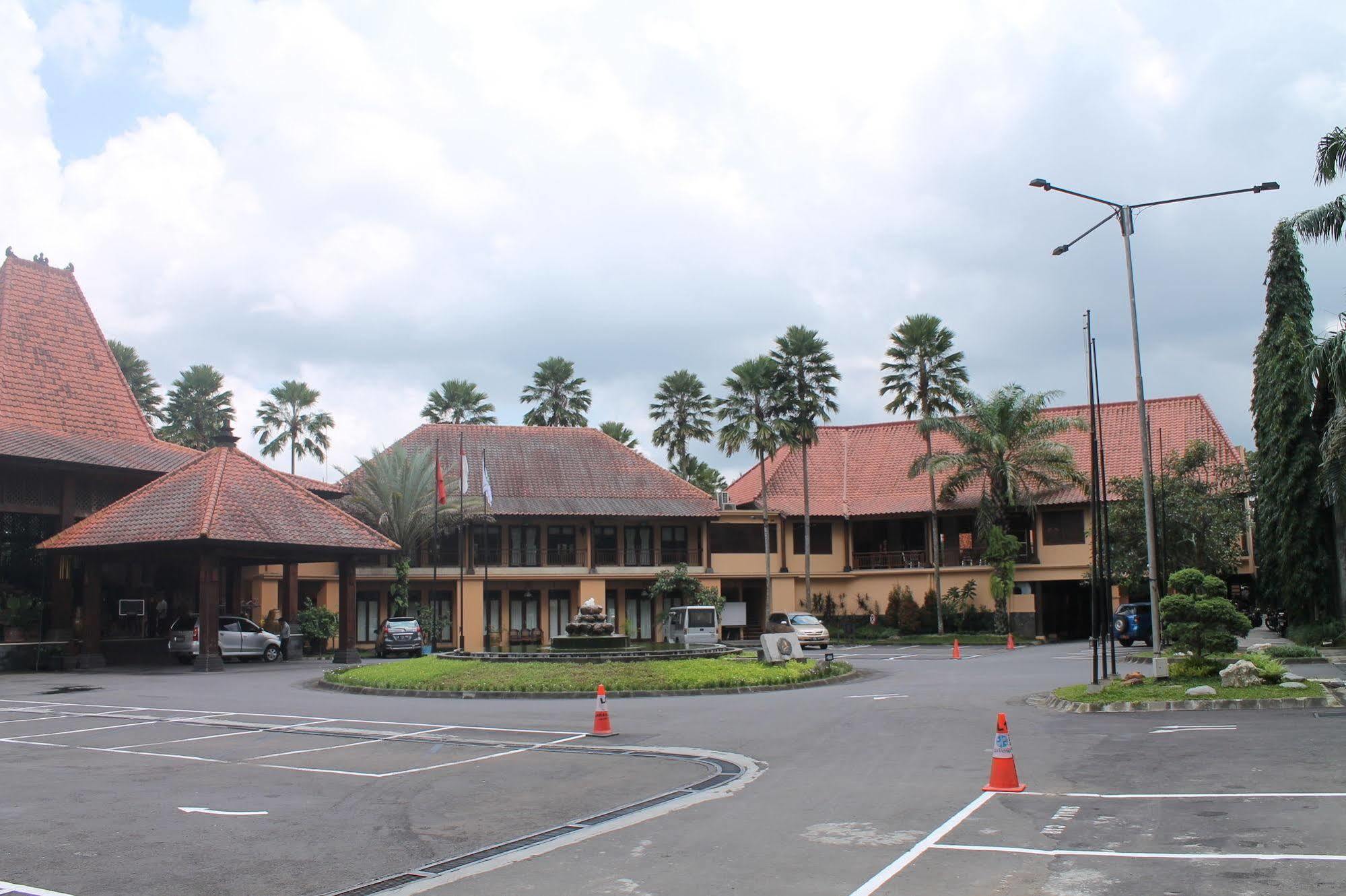 Laras Asri Resort & Spa Salatiga Eksteriør bilde